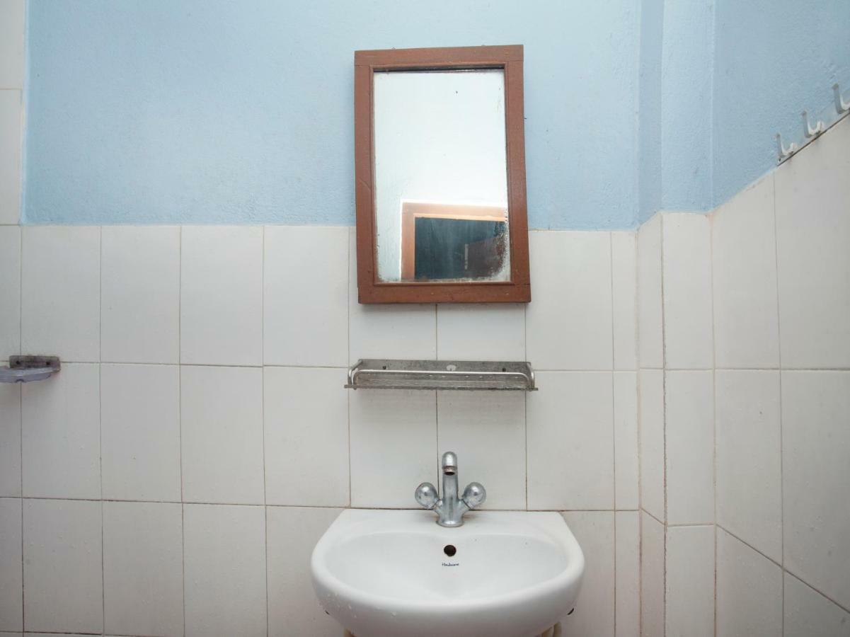 Spot On 486 Hotel Holy Lodge Sauraha Ngoại thất bức ảnh