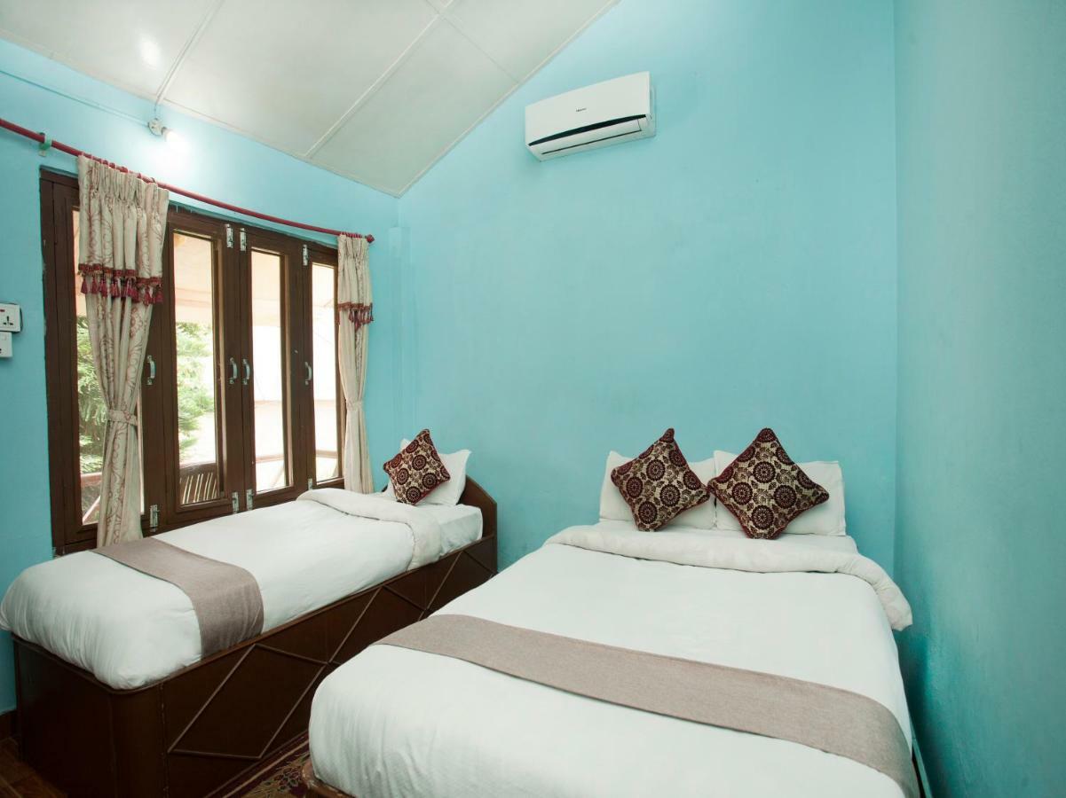 Spot On 486 Hotel Holy Lodge Sauraha Ngoại thất bức ảnh