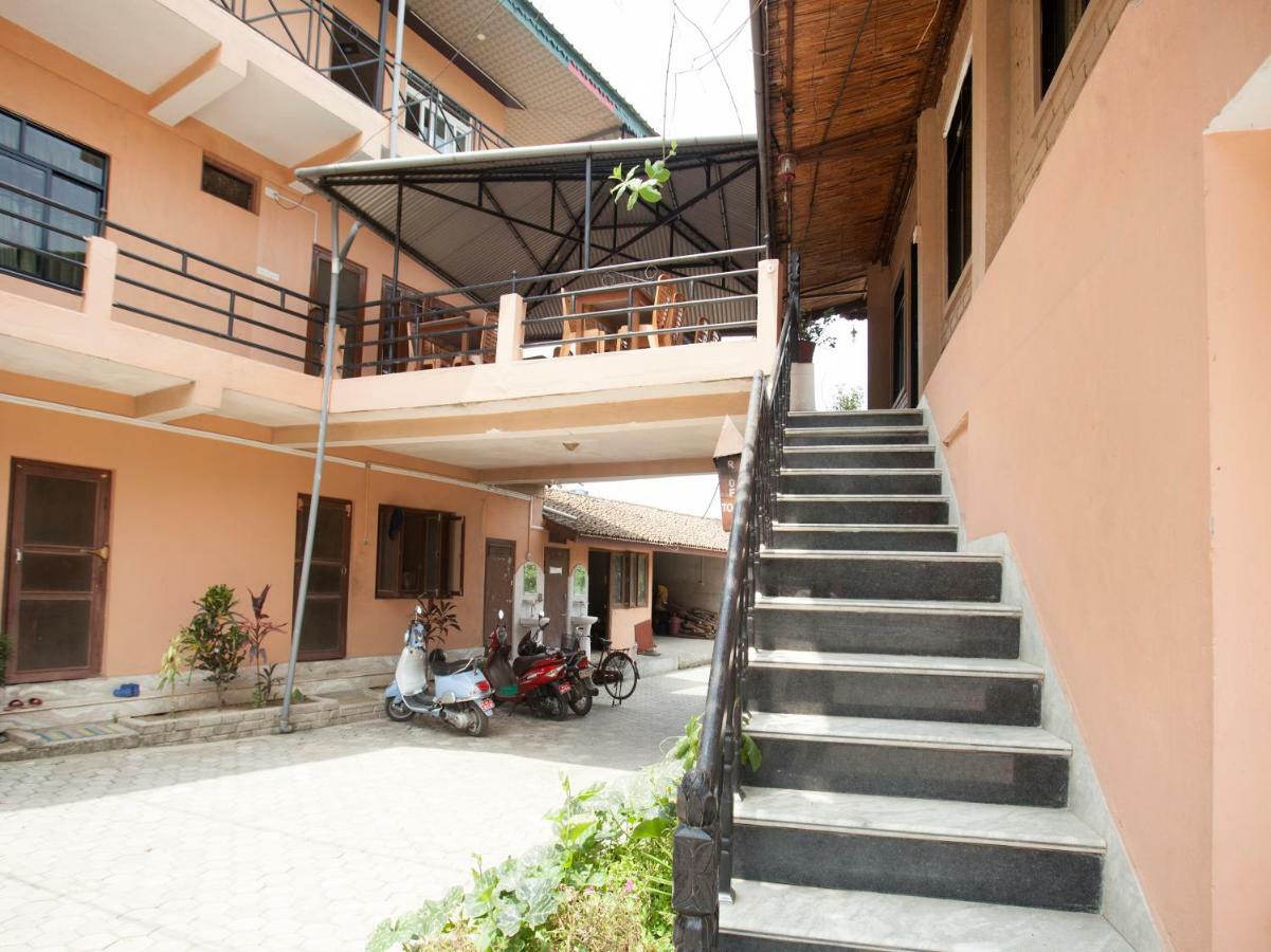 Spot On 486 Hotel Holy Lodge Sauraha Ngoại thất bức ảnh