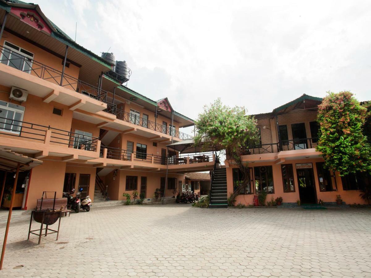 Spot On 486 Hotel Holy Lodge Sauraha Ngoại thất bức ảnh