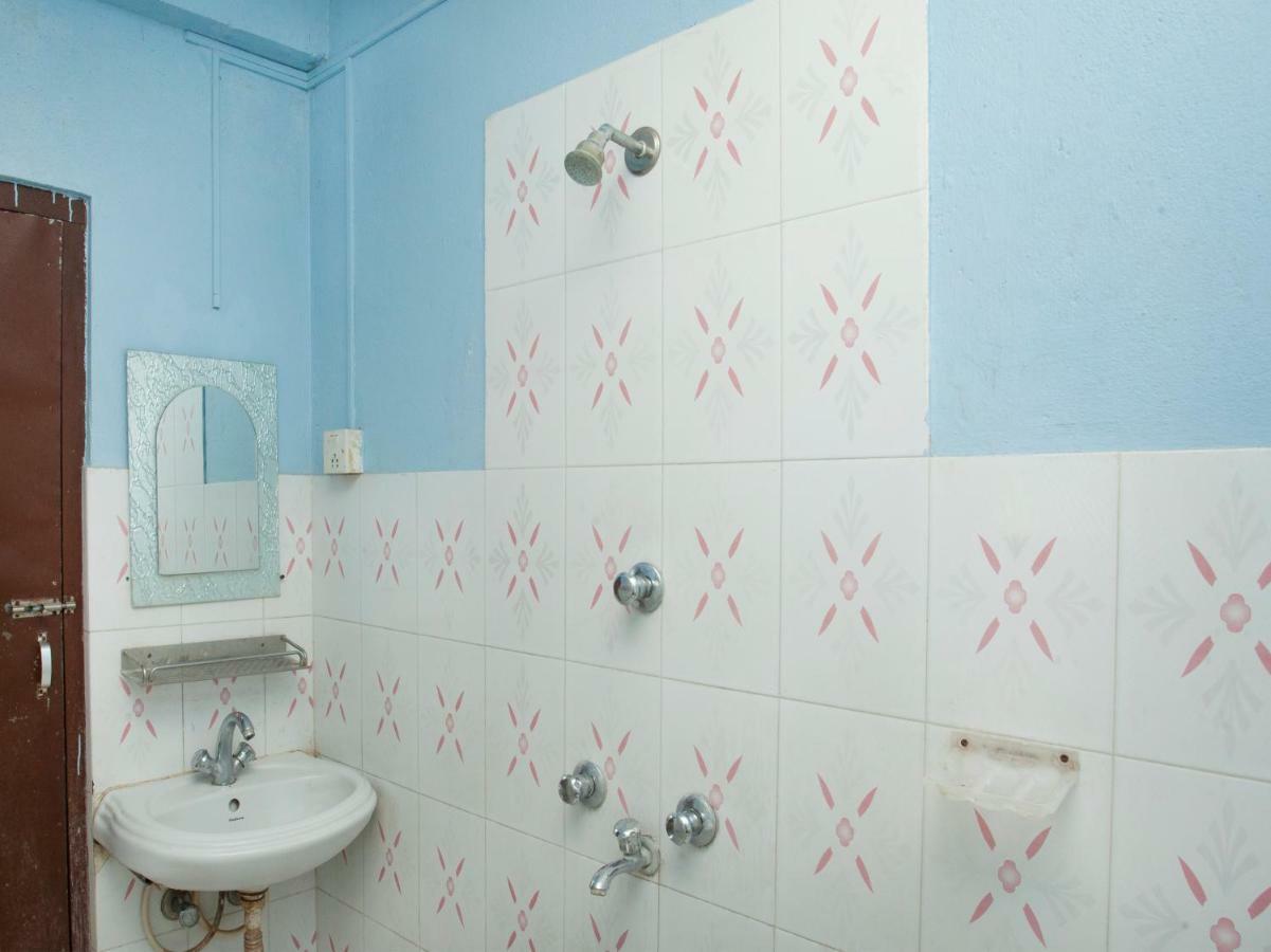 Spot On 486 Hotel Holy Lodge Sauraha Ngoại thất bức ảnh