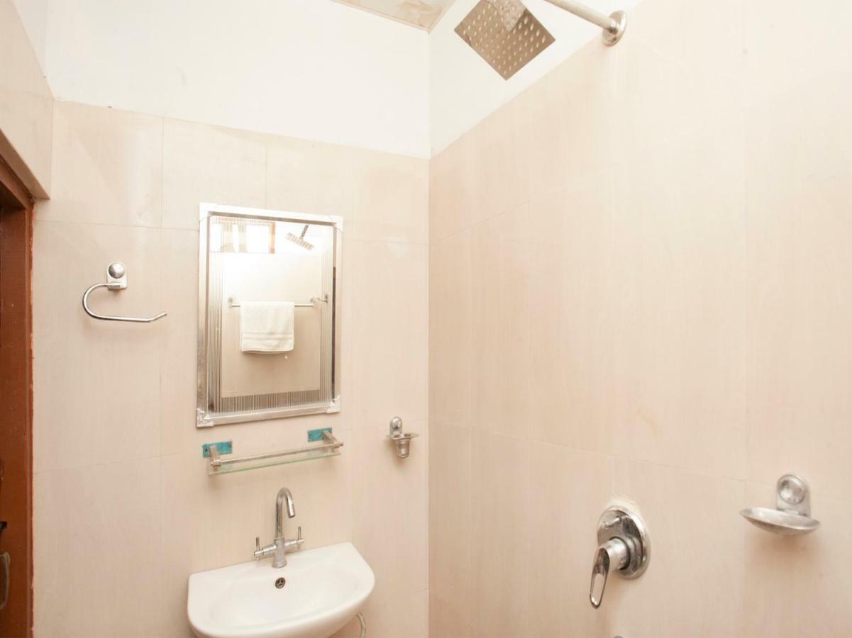 Spot On 486 Hotel Holy Lodge Sauraha Ngoại thất bức ảnh