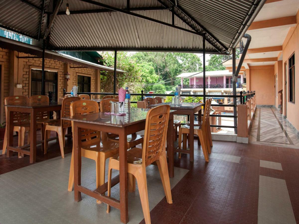 Spot On 486 Hotel Holy Lodge Sauraha Ngoại thất bức ảnh