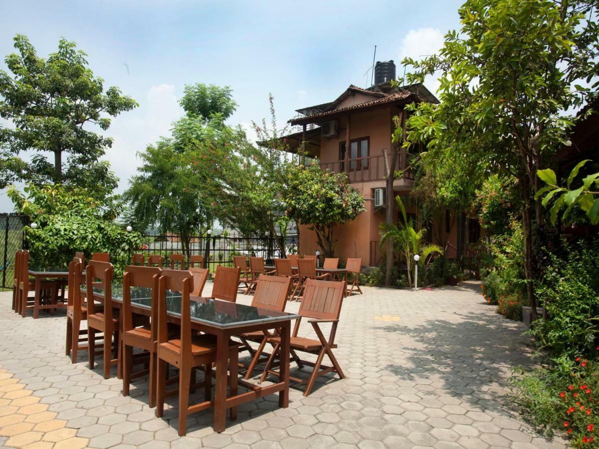 Spot On 486 Hotel Holy Lodge Sauraha Ngoại thất bức ảnh