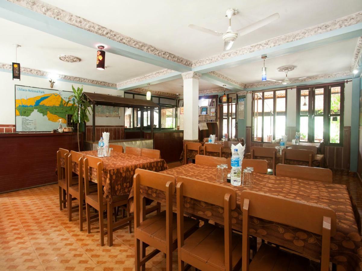 Spot On 486 Hotel Holy Lodge Sauraha Ngoại thất bức ảnh
