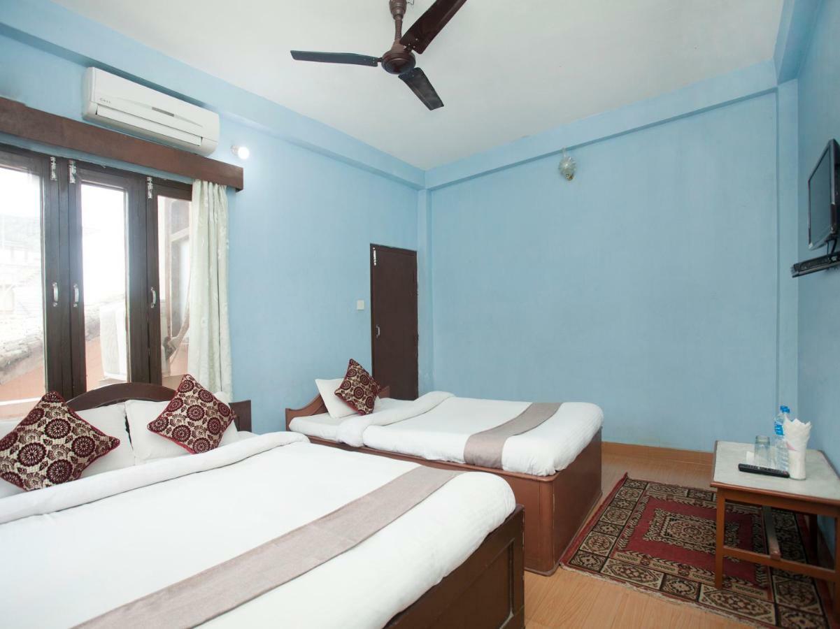 Spot On 486 Hotel Holy Lodge Sauraha Ngoại thất bức ảnh