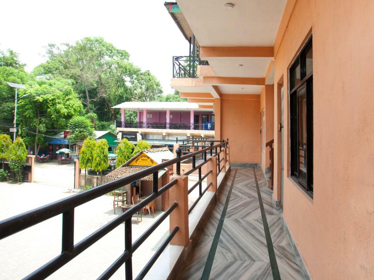 Spot On 486 Hotel Holy Lodge Sauraha Ngoại thất bức ảnh