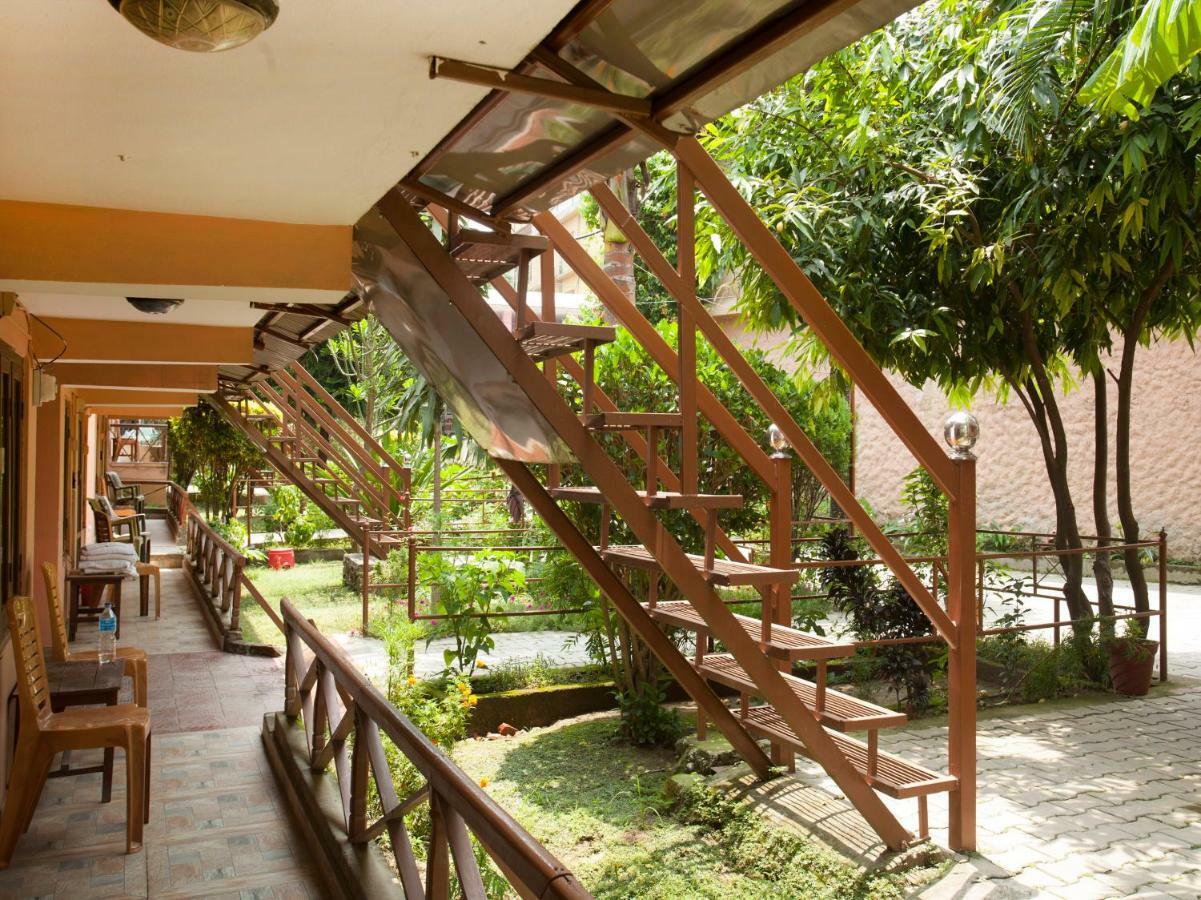 Spot On 486 Hotel Holy Lodge Sauraha Ngoại thất bức ảnh