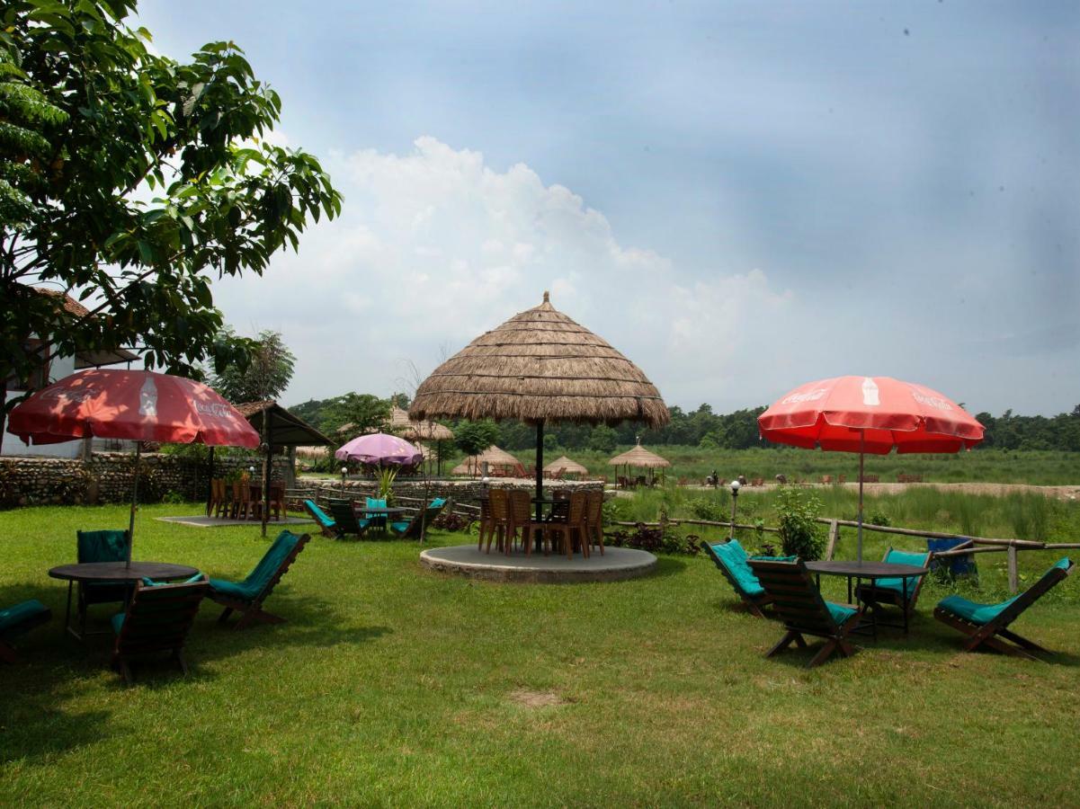 Spot On 486 Hotel Holy Lodge Sauraha Ngoại thất bức ảnh