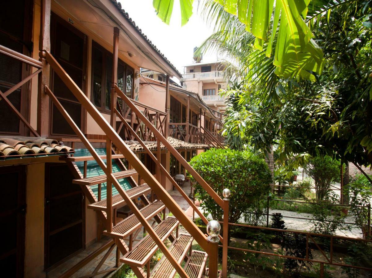 Spot On 486 Hotel Holy Lodge Sauraha Ngoại thất bức ảnh