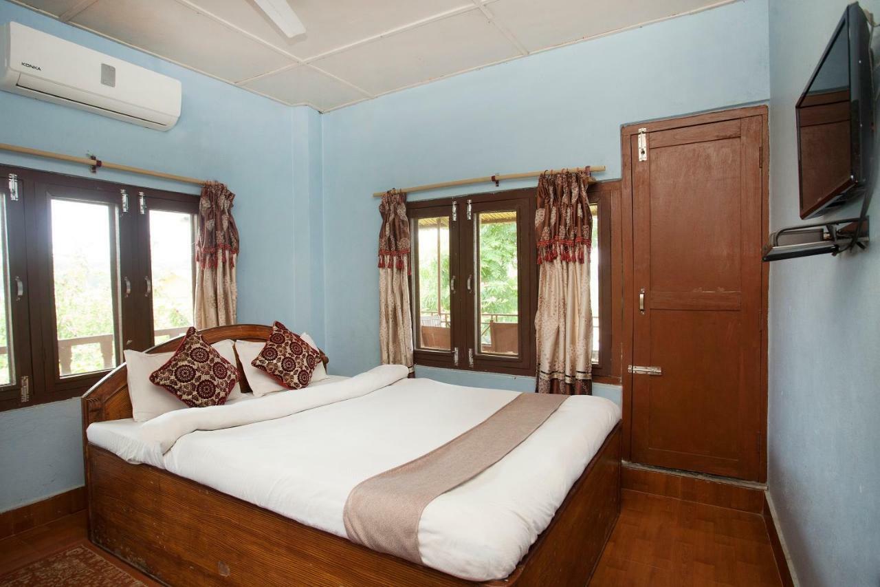 Spot On 486 Hotel Holy Lodge Sauraha Ngoại thất bức ảnh
